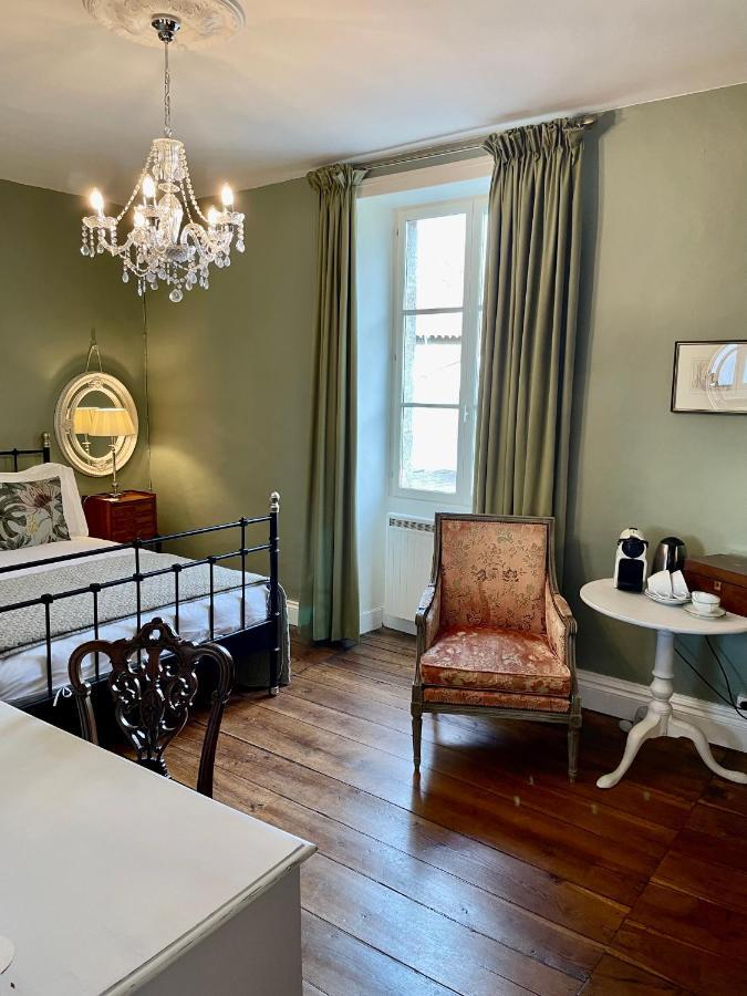 Maison Hirondelles Hotes Mezieres-sur-Issoire Eksteriør billede